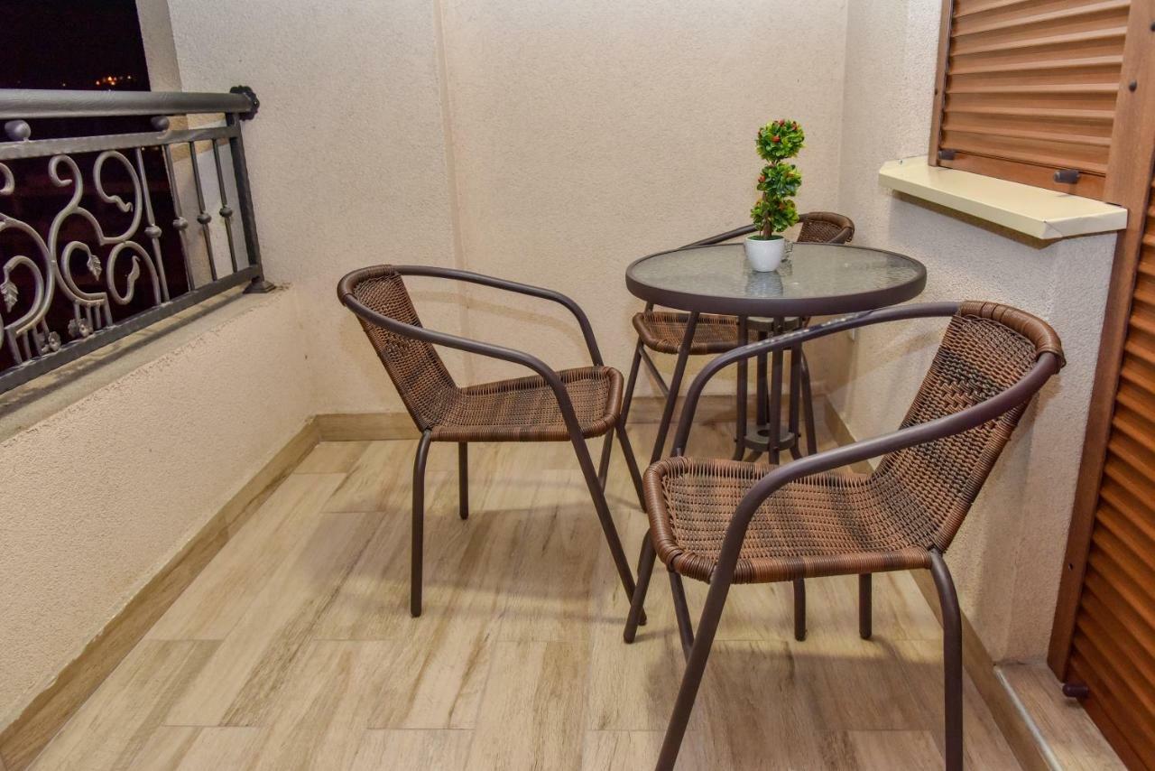Lux Apartment Flatiron Skopje Esterno foto